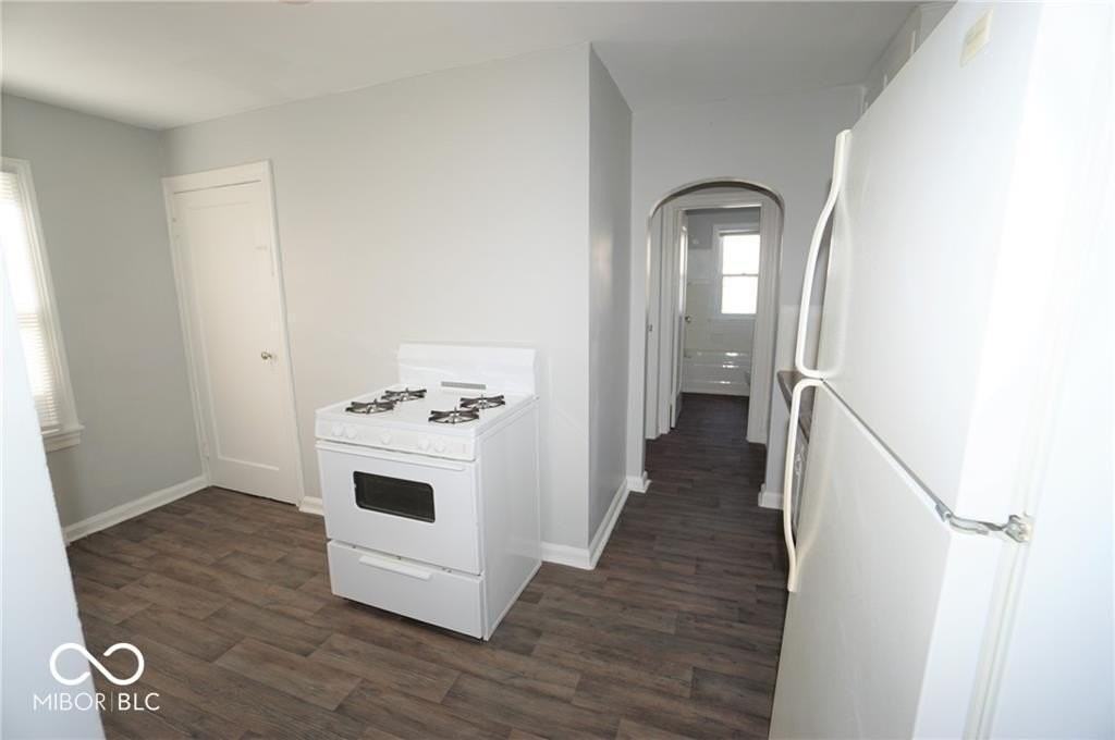 1306 N Chester Ave - Photo 4 of 8