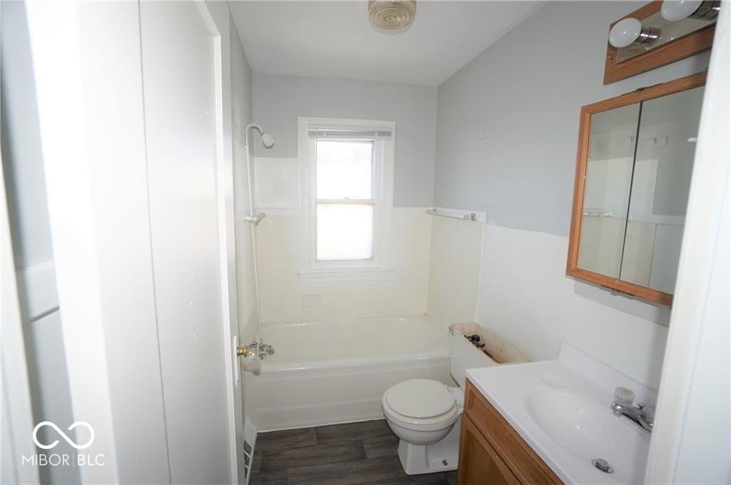 1306 N Chester Ave - Photo 6 of 8