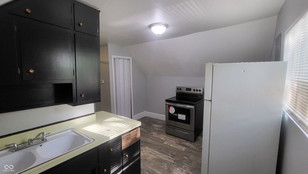 1807 Raible Ave Unit A - Photo 7 of 13