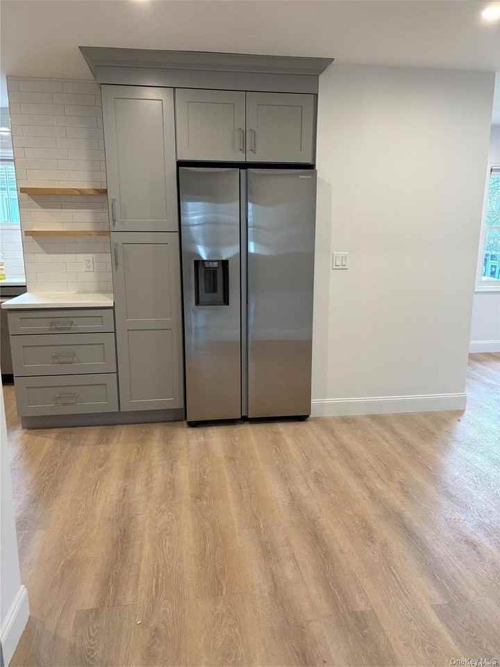 1353 Old Northern Blvd - Photo 4 of 20