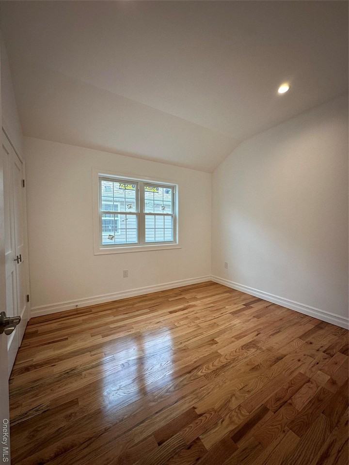 17016 143rd Rd Unit 2 - Photo 2 of 11