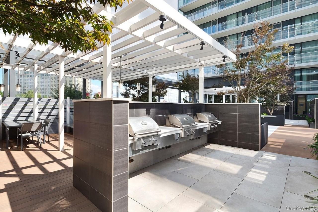 4028 College Point Blvd Apt 810 - Photo 5 of 17