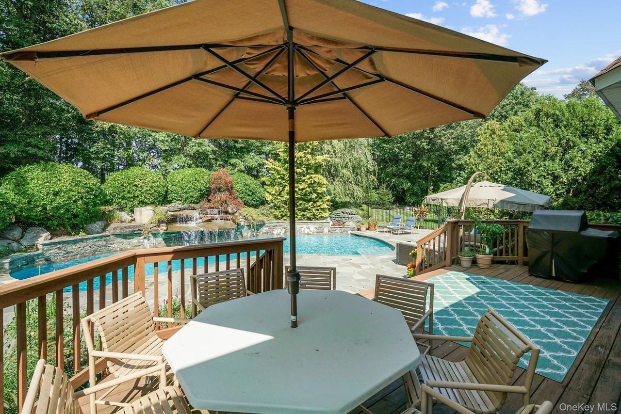 24 Charnwood Dr - Photo 5 of 46