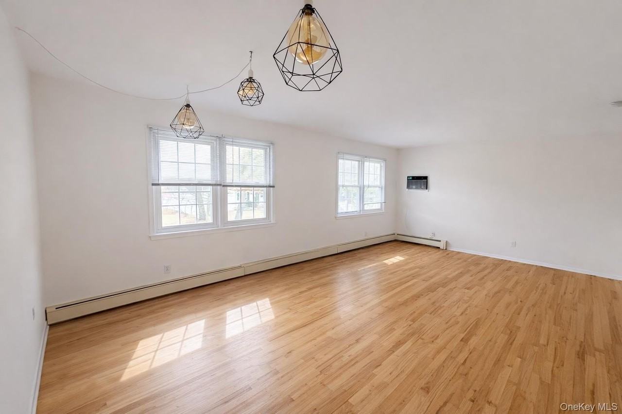 14 Upland Dr - Photo 2 of 9