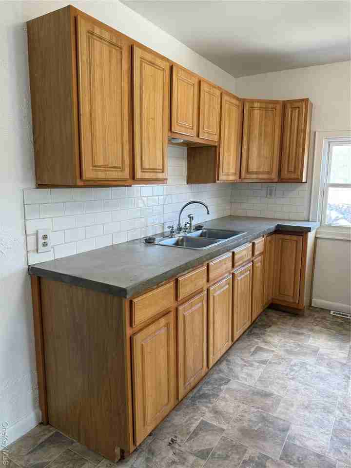 657 Eatontown Rd - Photo 4 of 14