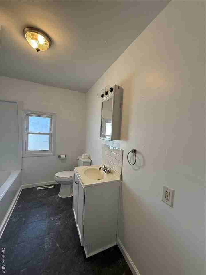 657 Eatontown Rd - Photo 7 of 14