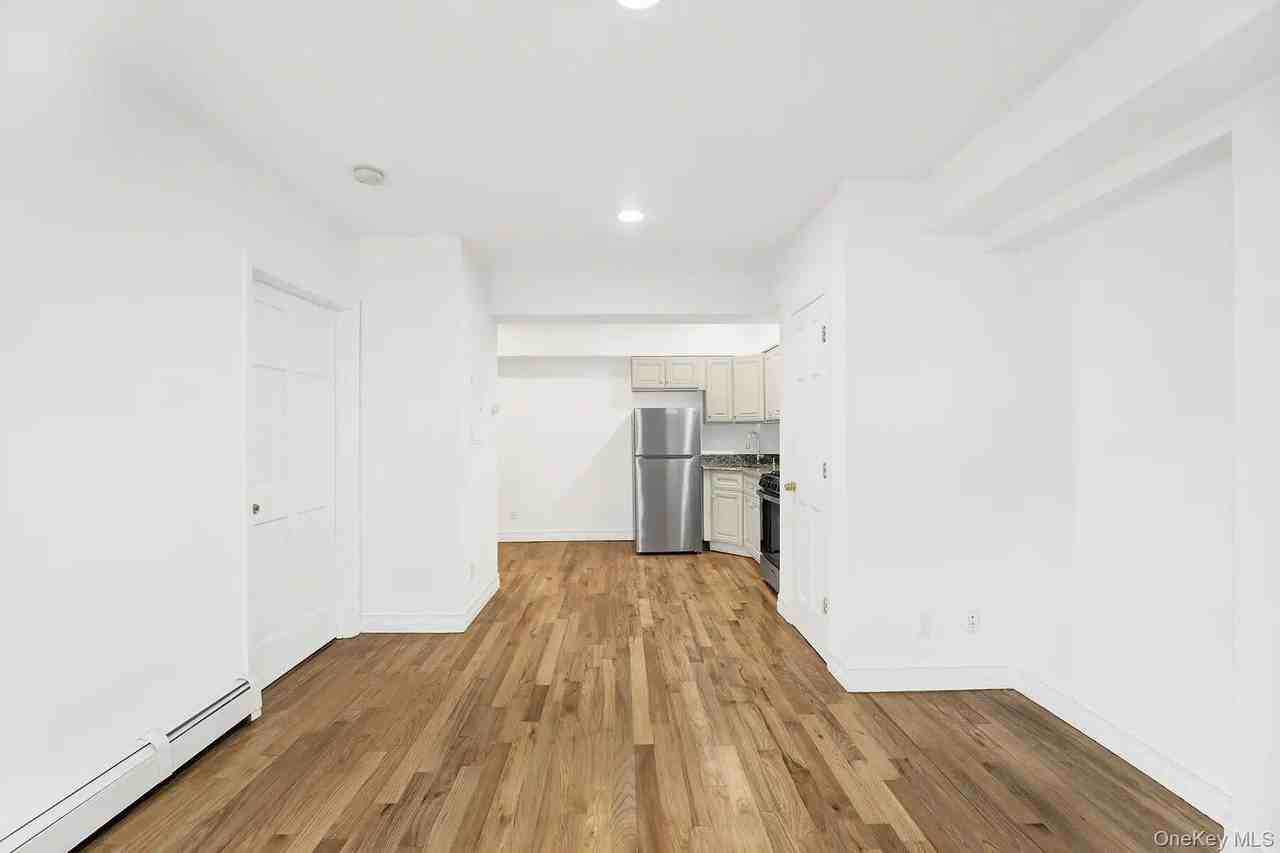 1 Ash Pl Apt 1m - Photo 3 of 7