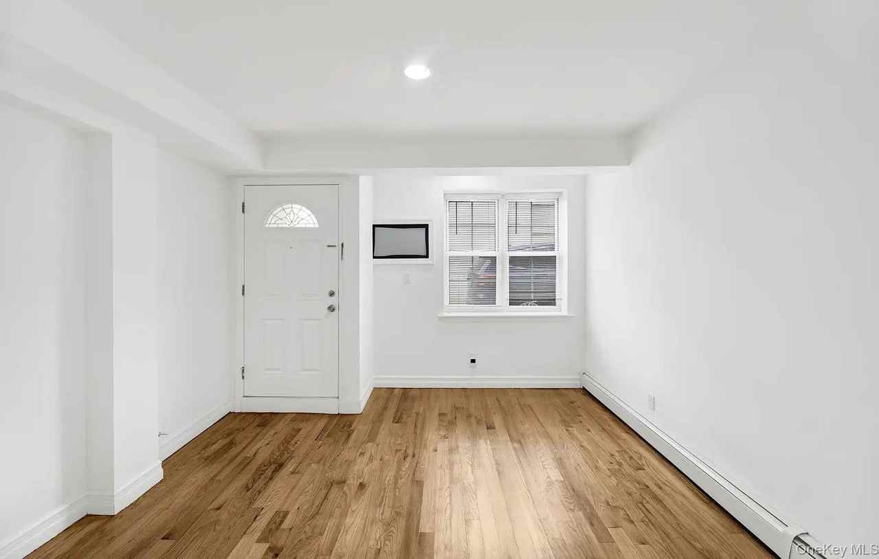 1 Ash Pl Apt 1m - Photo 4 of 7