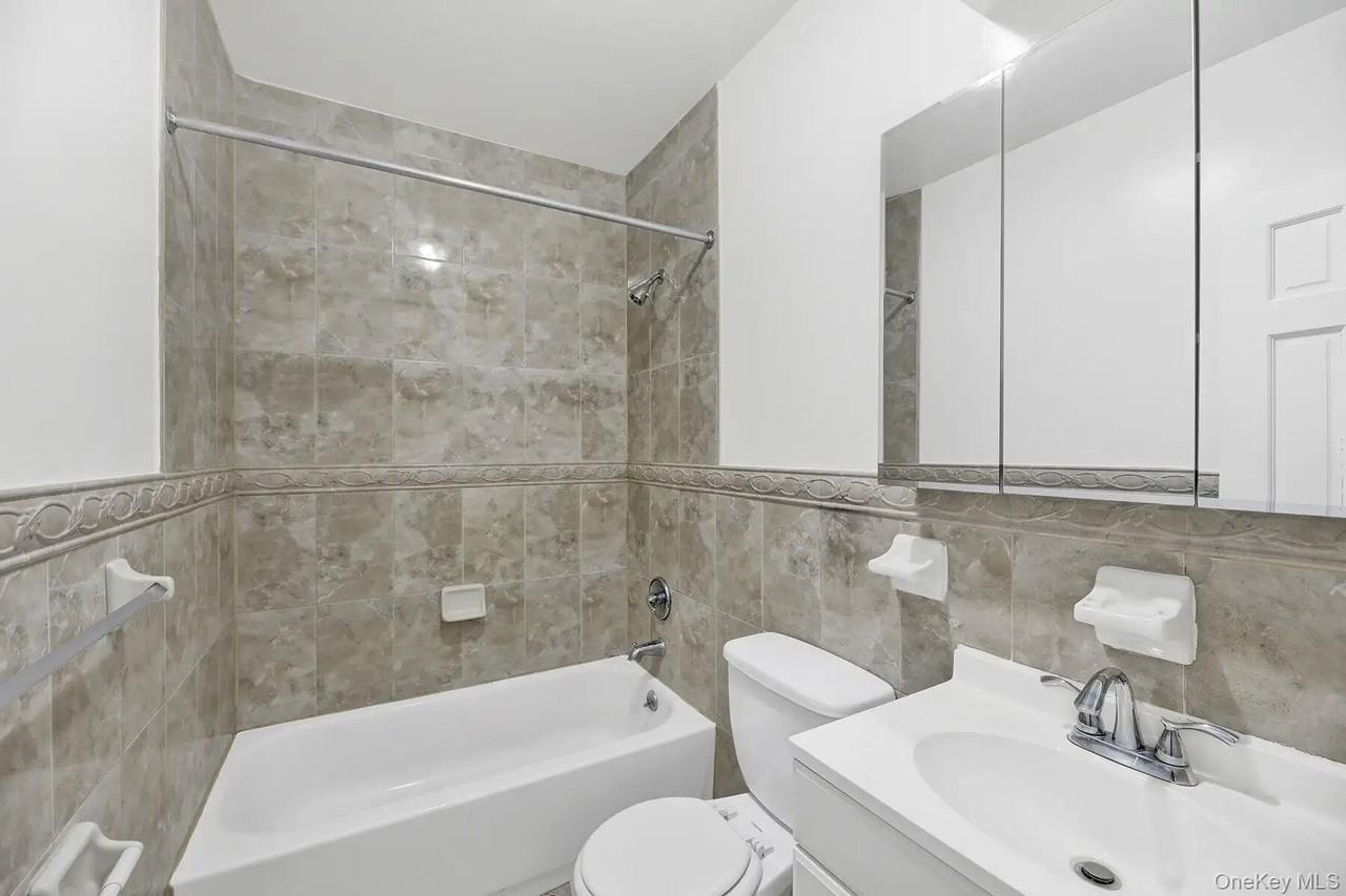 1 Ash Pl Apt 1m - Photo 7 of 7