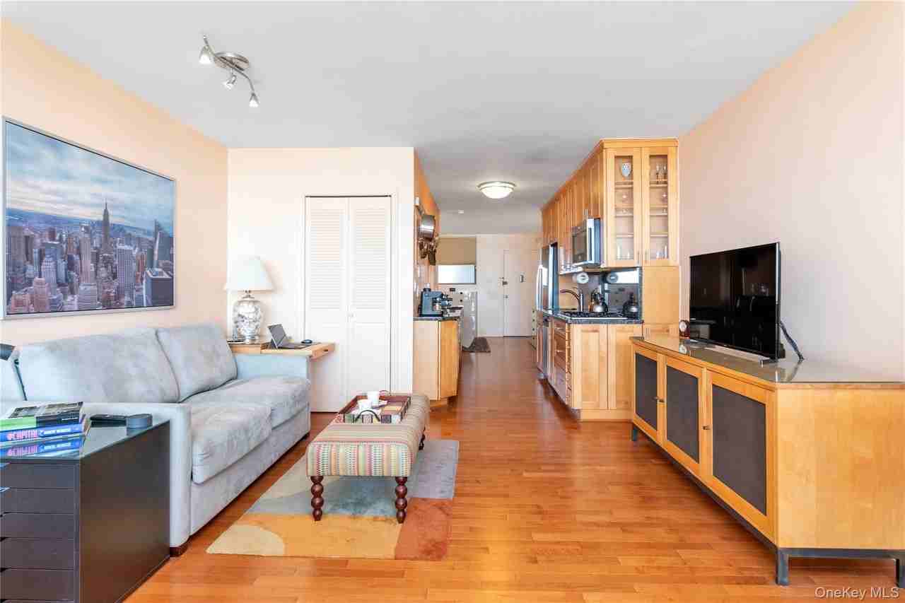 830 Shore Rd Apt 3i - Photo 3 of 23