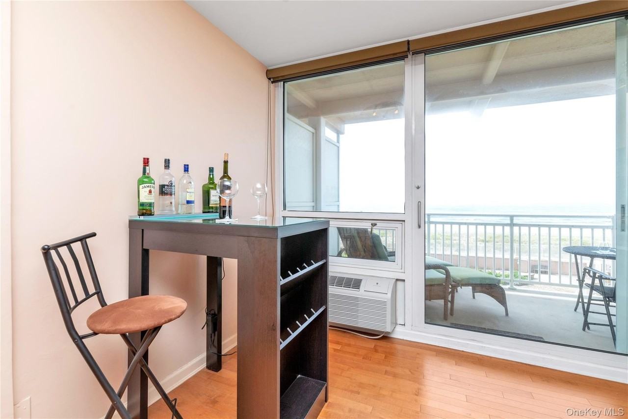 830 Shore Rd Apt 3i - Photo 6 of 23