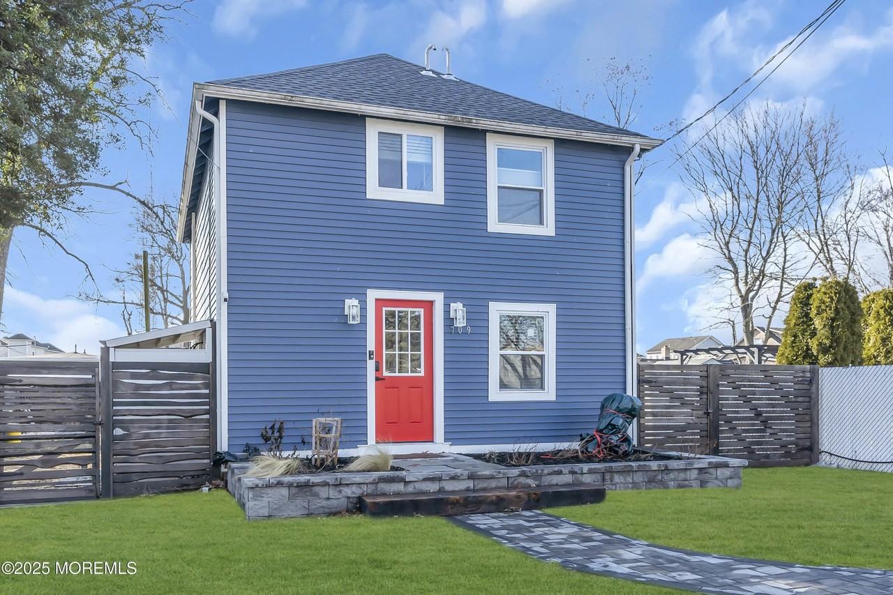 709 17th Ave Unit 1 - Photo 2 of 30