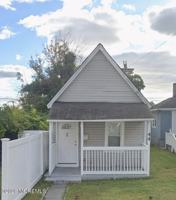 featured image of 44 Borden Ave