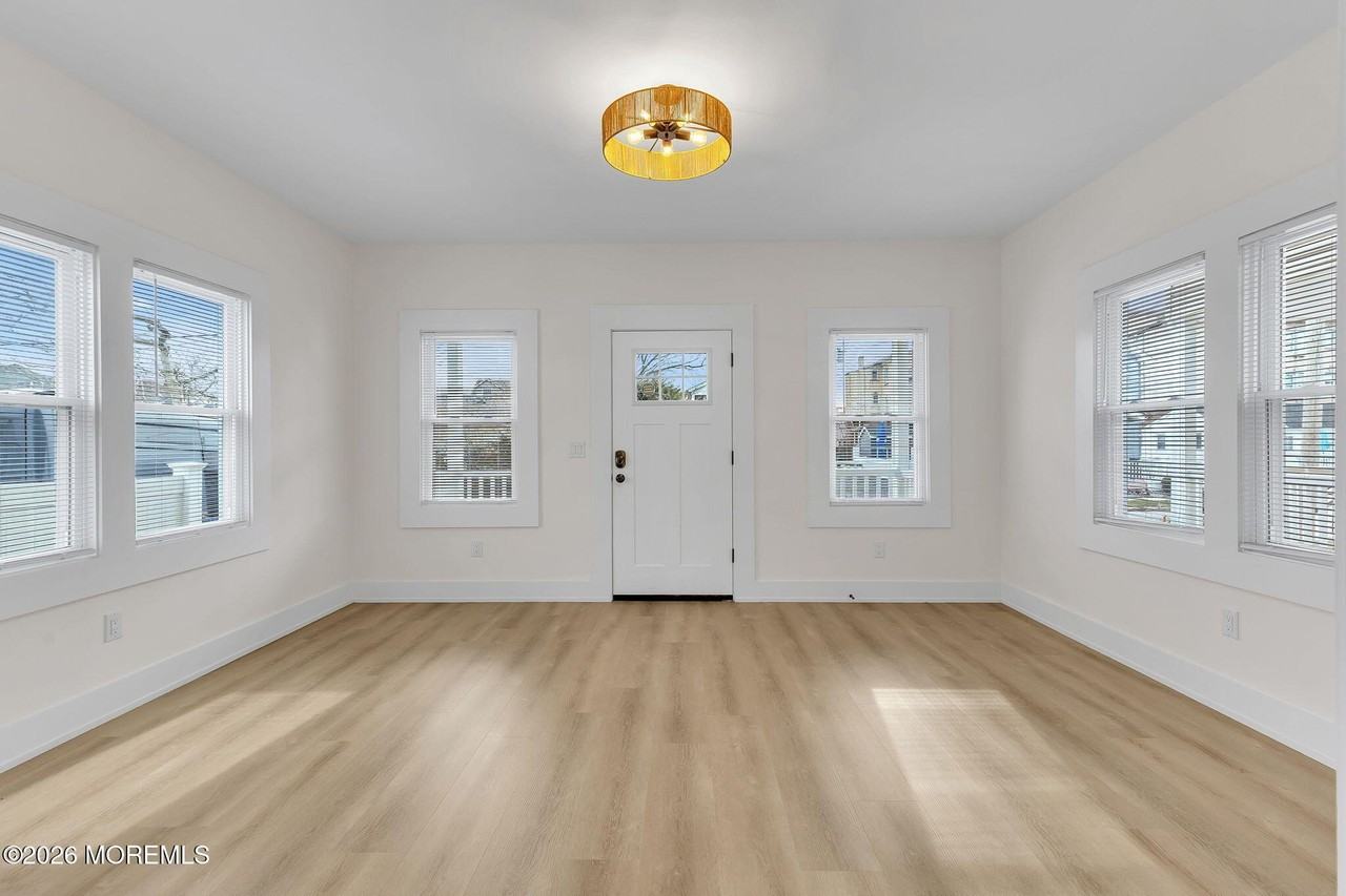 1101 A St - Photo 7 of 35