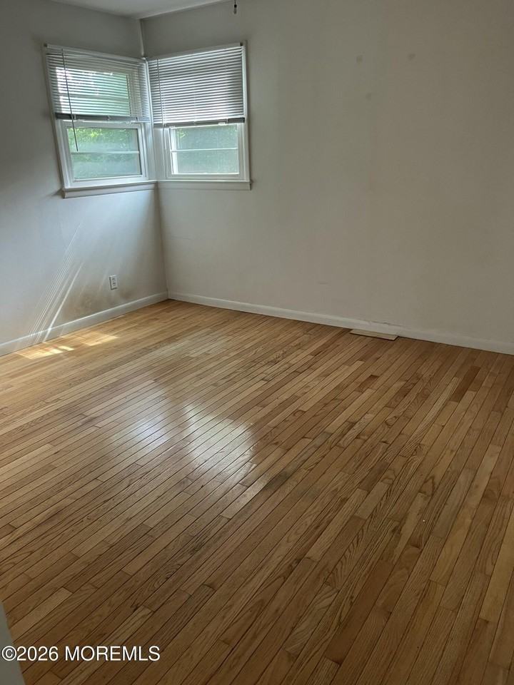 507 Staffa St - Photo 6 of 10