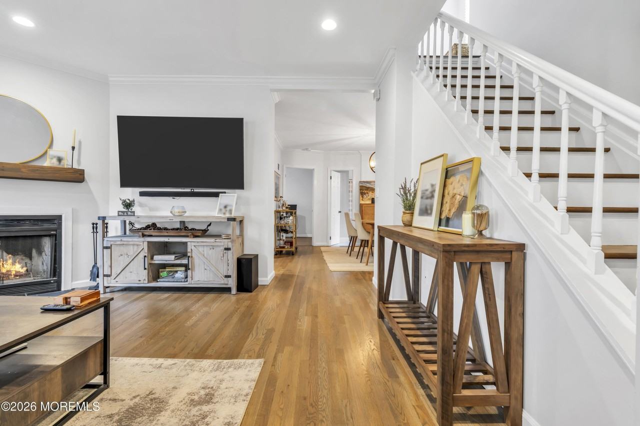 34 Phoenix Ave - Photo 4 of 31