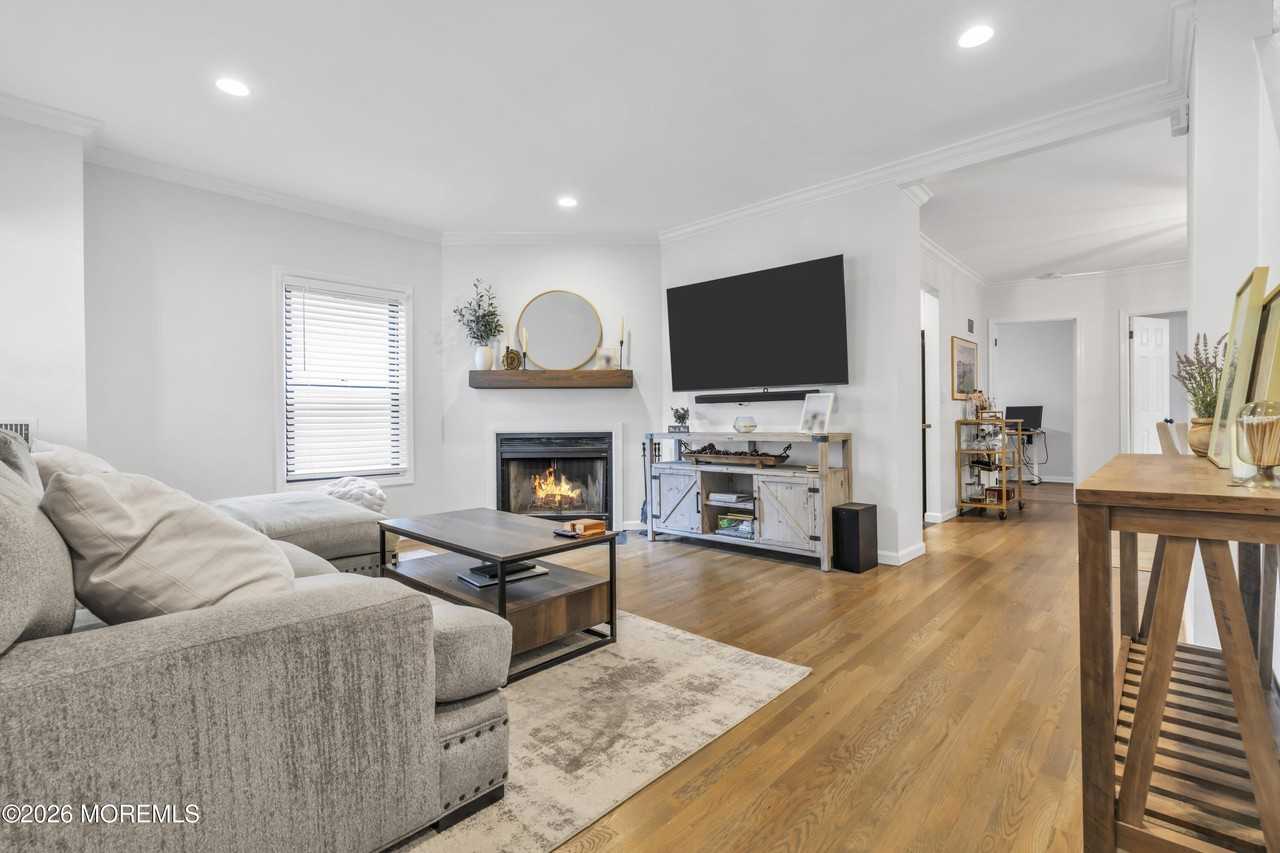 34 Phoenix Ave - Photo 5 of 31