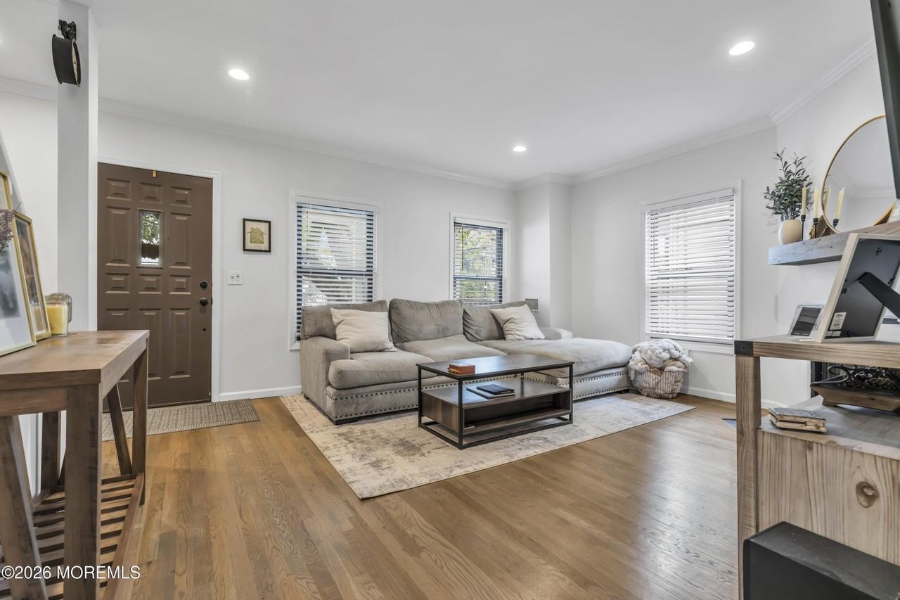 34 Phoenix Ave - Photo 6 of 31