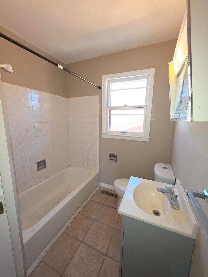65 N Aldine St #2 - Photo 4 of 5