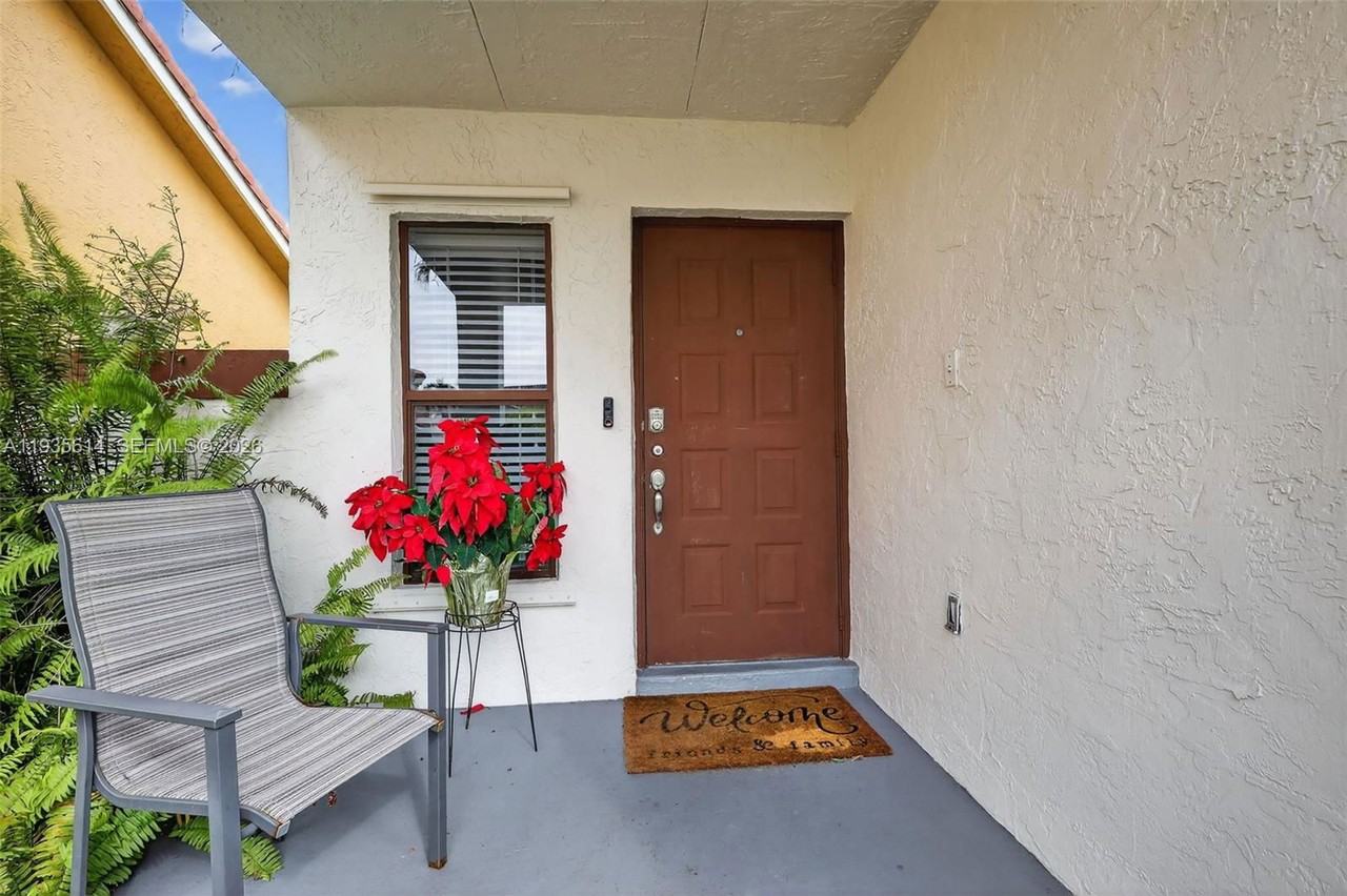 5571 Nw 188th St - Photo 5 of 8