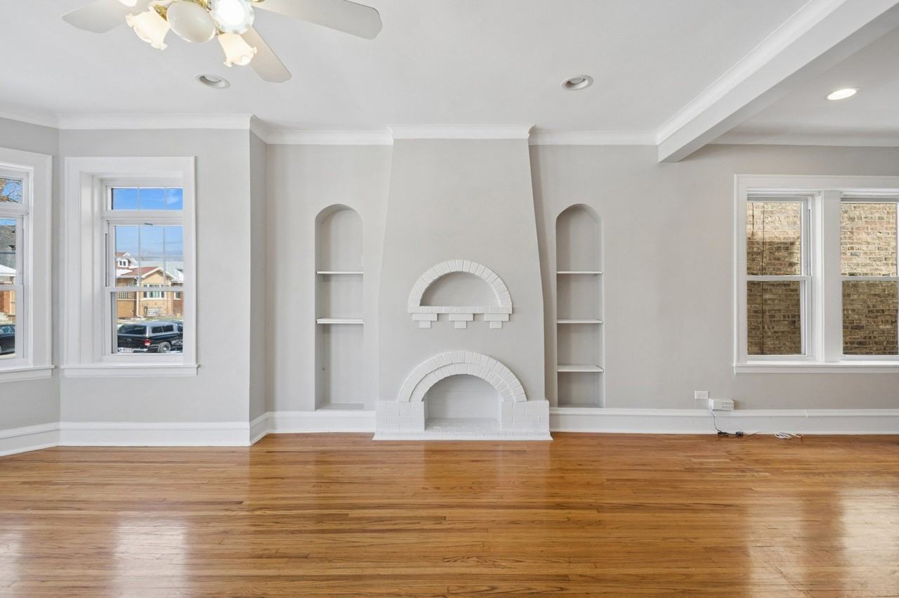 4945 N Kilpatrick Ave Apt 1 - Photo 4 of 15