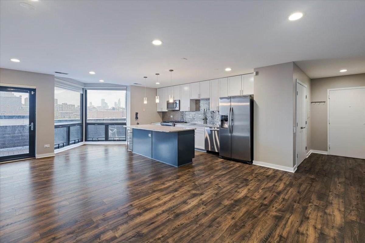 222 S Racine Ave Unit 408 - Photo 2 of 22