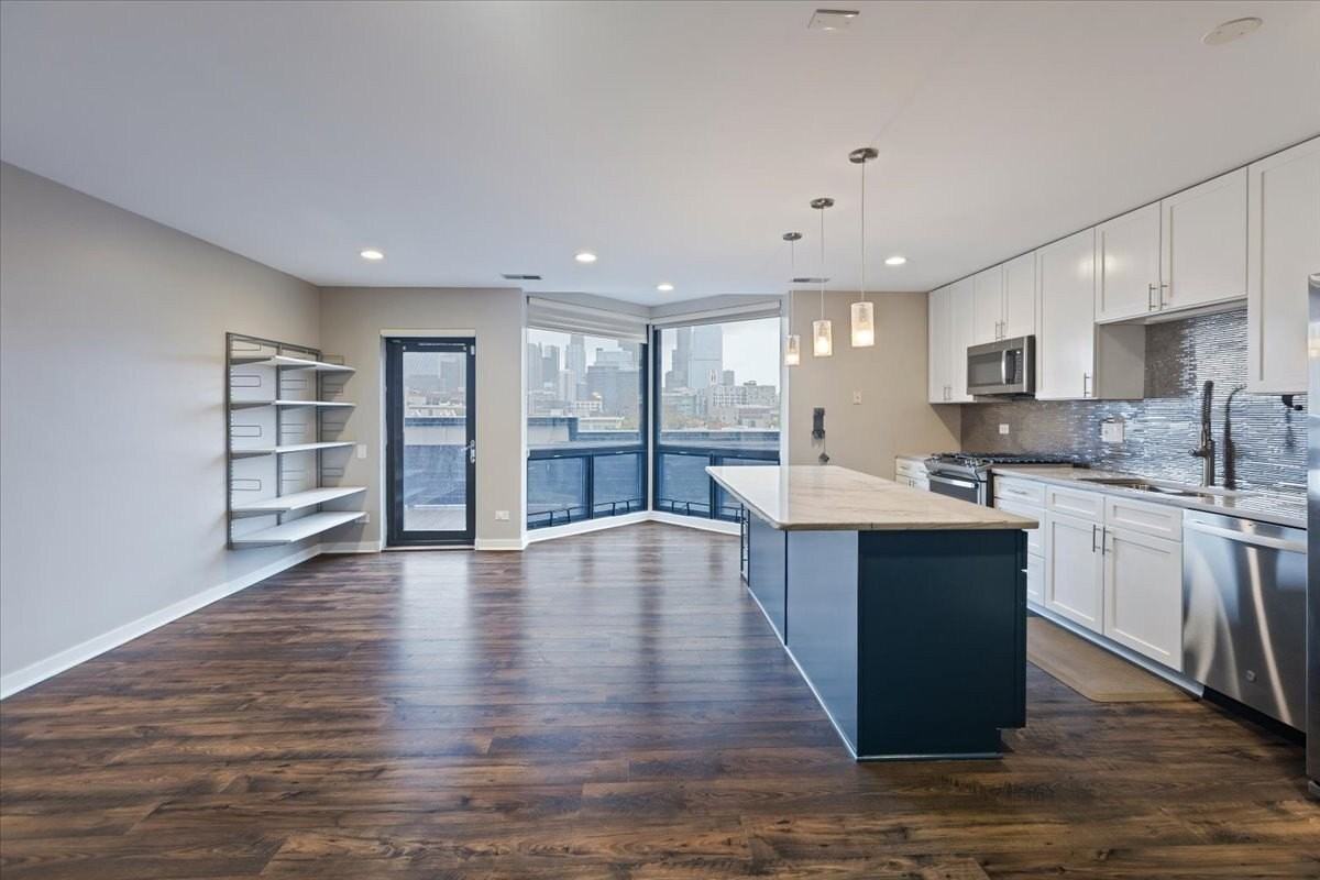 222 S Racine Ave Unit 408 - Photo 4 of 22