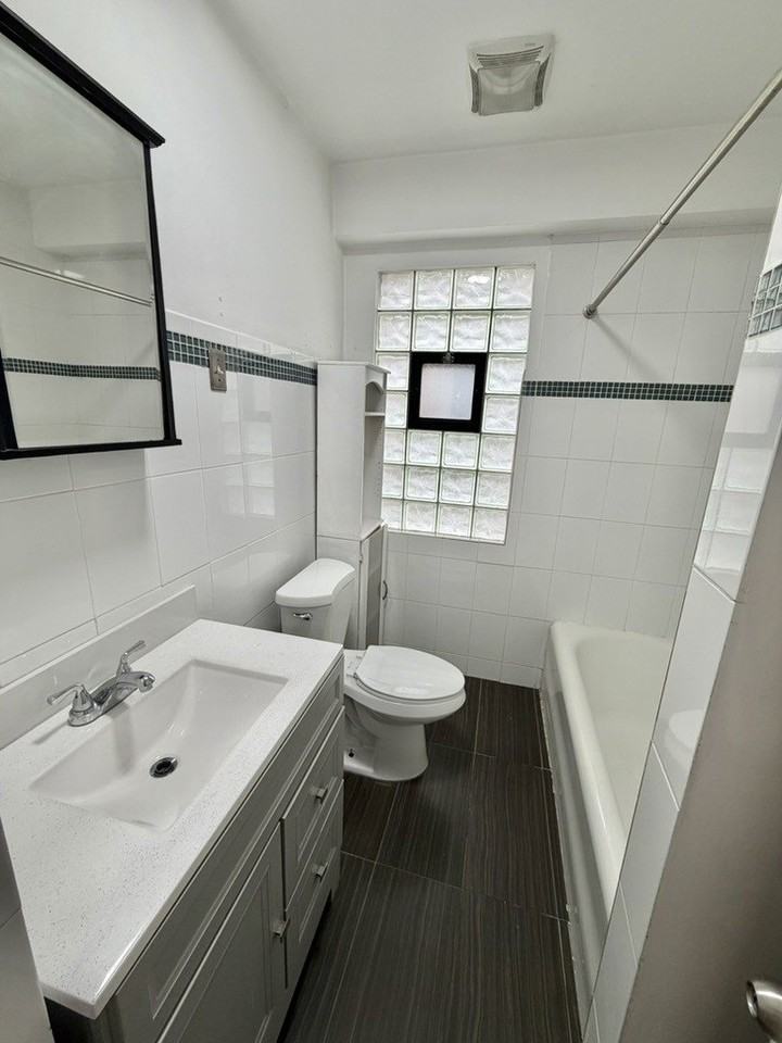 4727 S Harding Ave Unit 2 - Photo 4 of 14