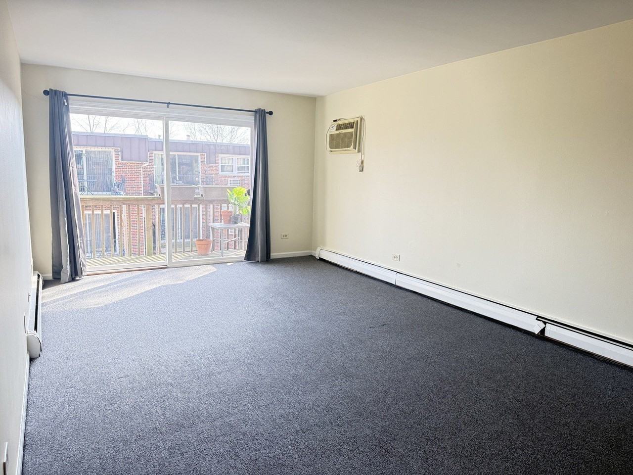 5720 East Ave Apt 3a - Photo 4 of 10