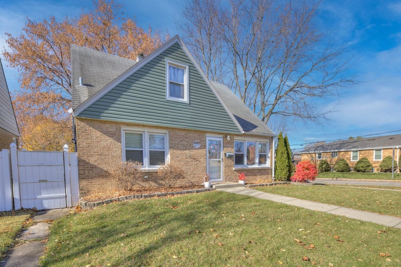 2852 Scott St - Photo 4 of 34