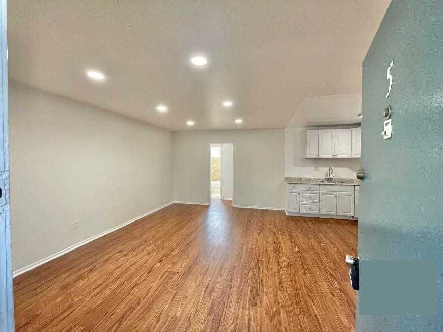 5521 Fulcher Ave - Photo 6 of 10