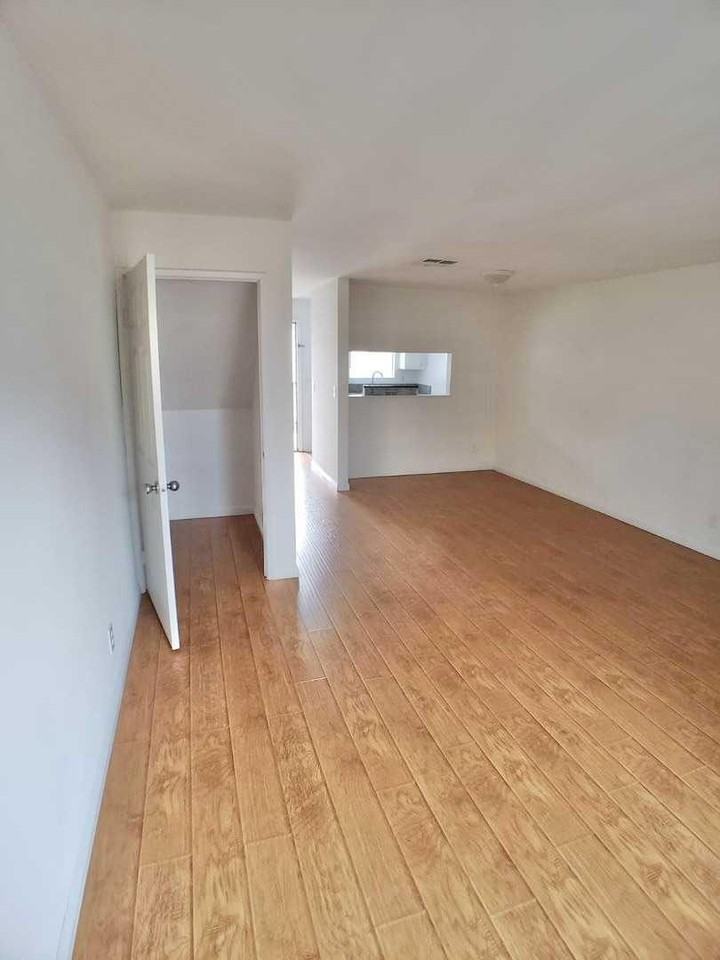 14259 Friar St - Photo 4 of 10