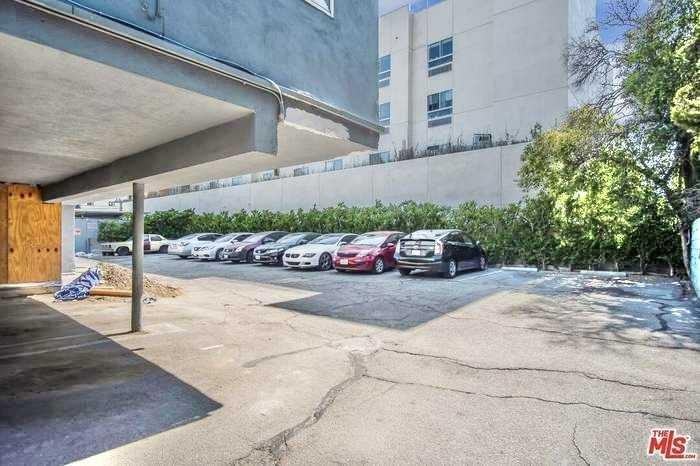 5621 Fulcher Ave - Photo 3 of 10