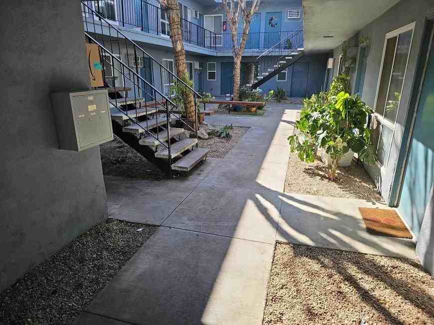 5621 Fulcher Ave - Photo 5 of 10