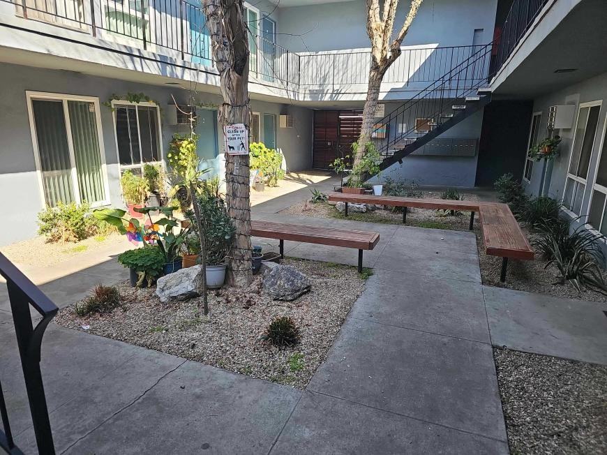 5621 Fulcher Ave - Photo 6 of 10