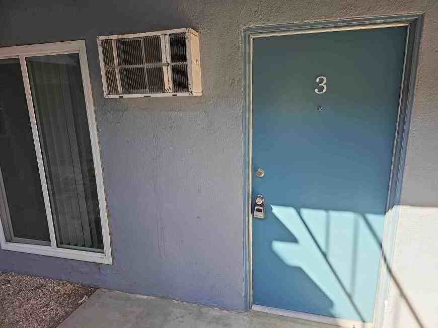 5621 Fulcher Ave - Photo 7 of 10