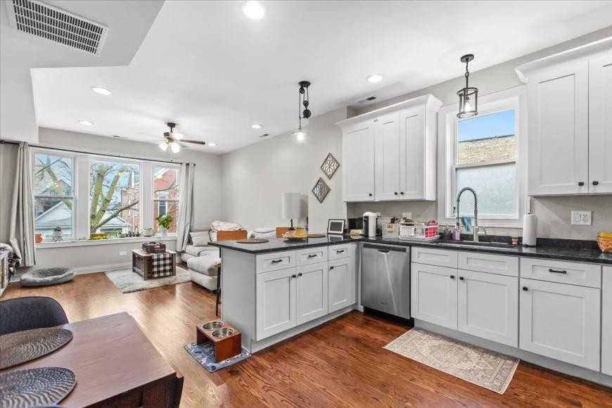 2418 W Medill Ave - Photo 3 of 10