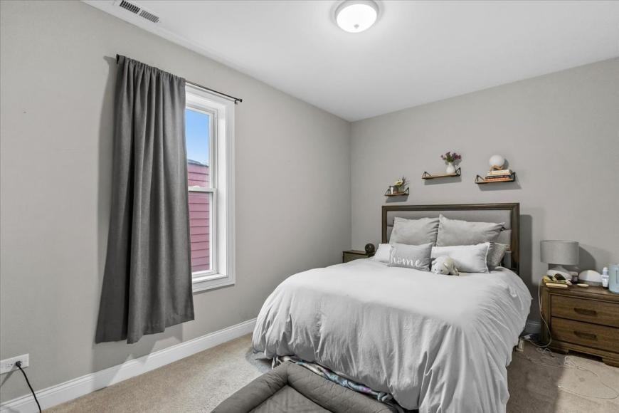 2418 W Medill Ave - Photo 5 of 10