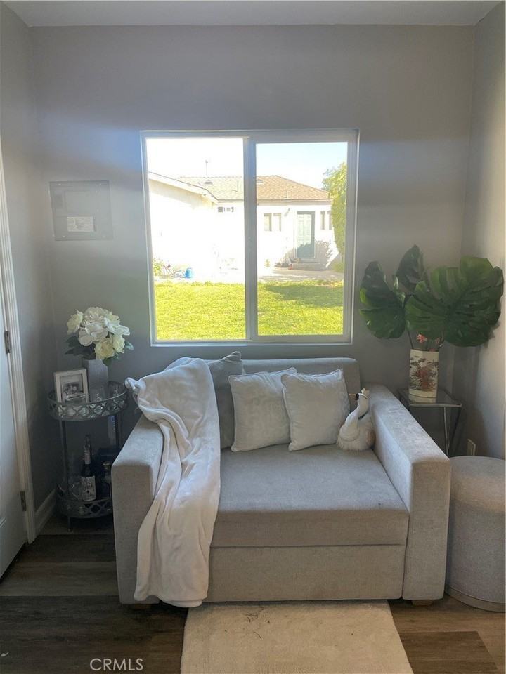 538 W 111th Pl - Photo 2 of 8