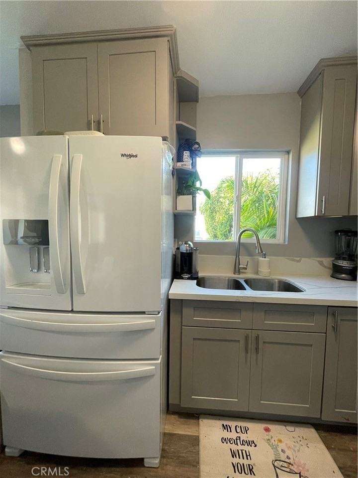 538 W 111th Pl - Photo 3 of 8