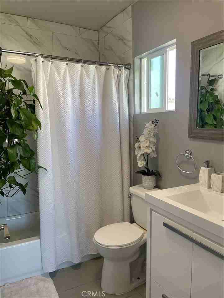 538 W 111th Pl - Photo 6 of 8