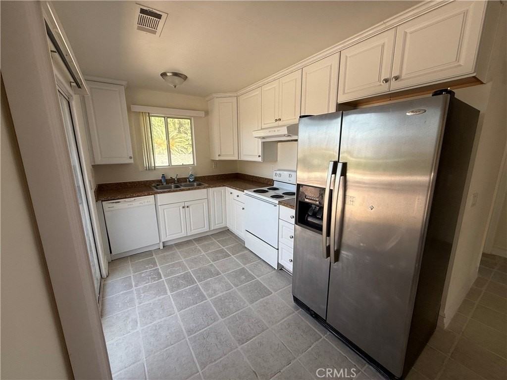 11278 San Mateo Dr Unit C - Photo 4 of 10