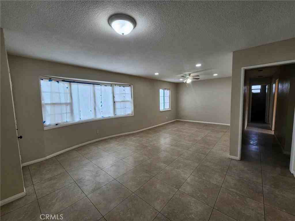 3975 Eileen St - Photo 3 of 18