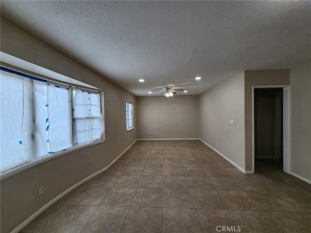 3975 Eileen St - Photo 4 of 18