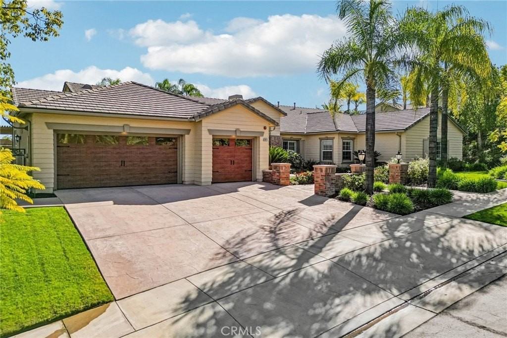 3931 Ashwood Cir - Photo 5 of 50