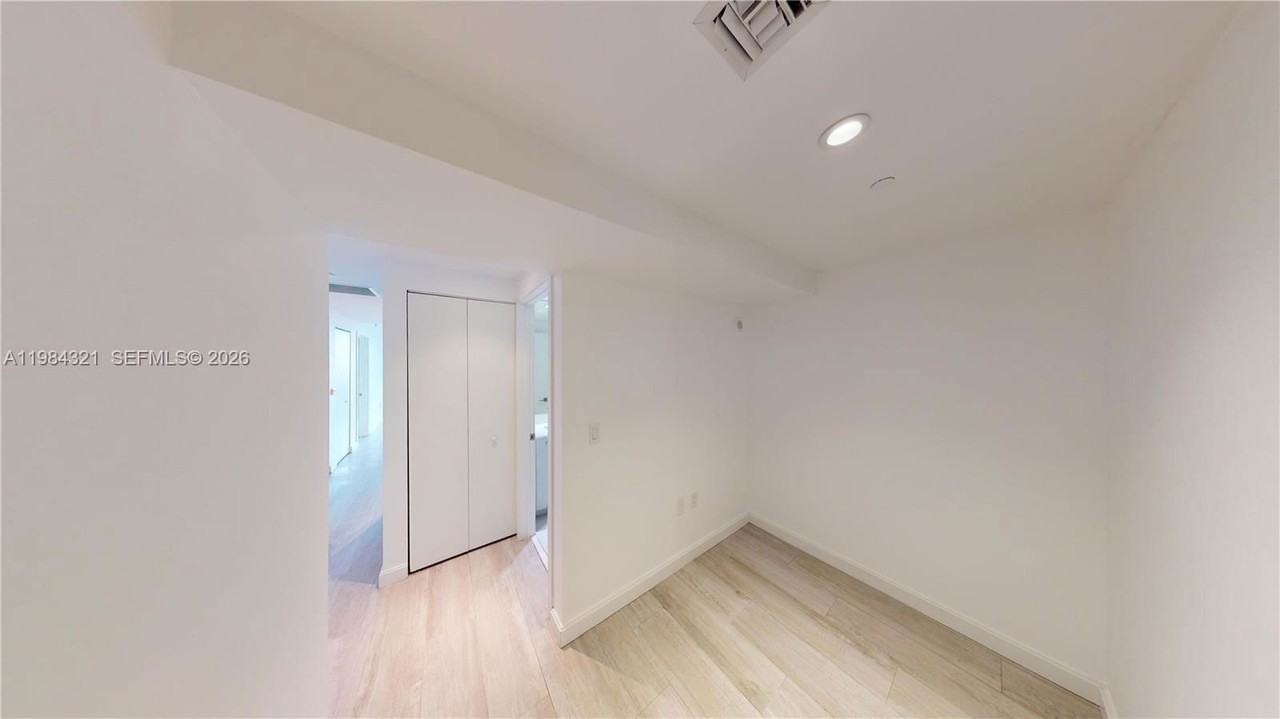 55 Sw 9th Ave #20 - Photo 7 of 8