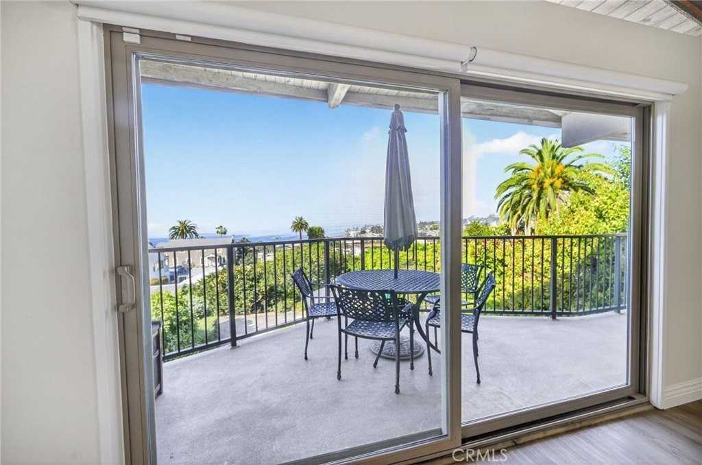 462 Hilledge Dr - Photo 2 of 34