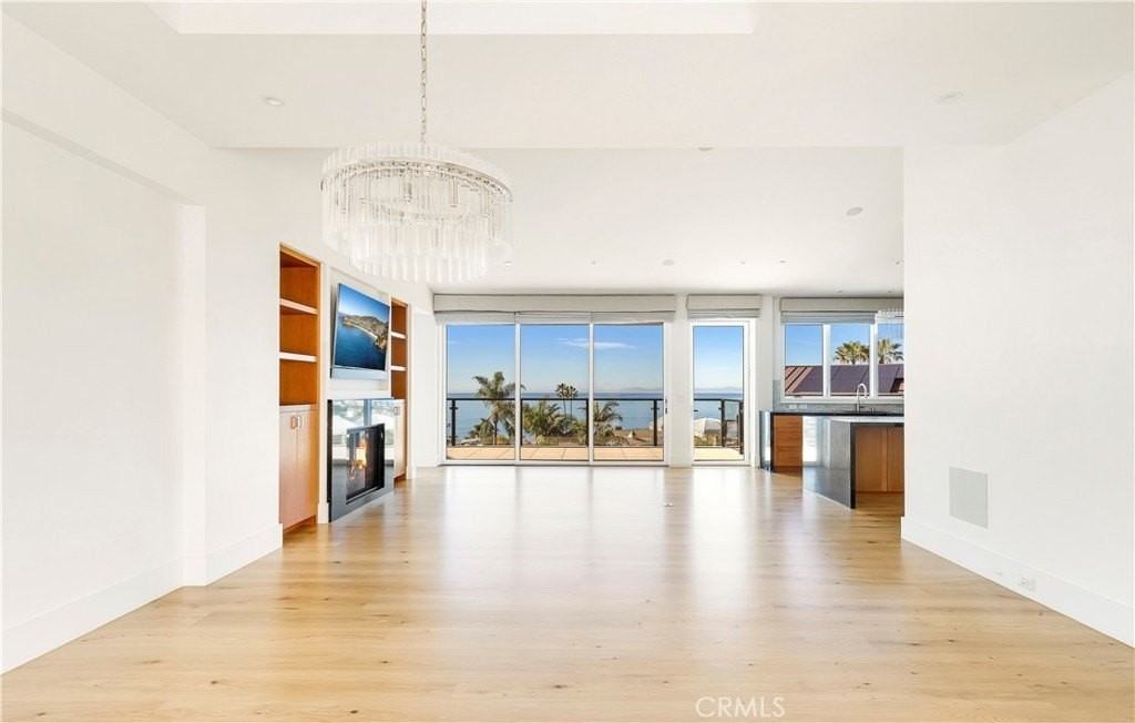 420 Emerald Bay - Photo 3 of 43