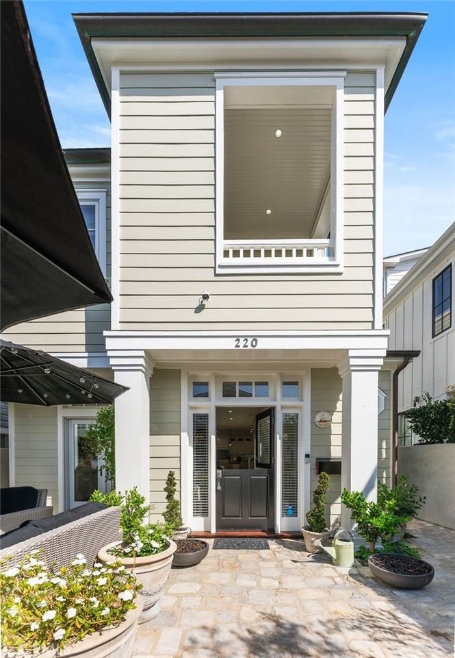 220 Coral Ave - Photo 2 of 37