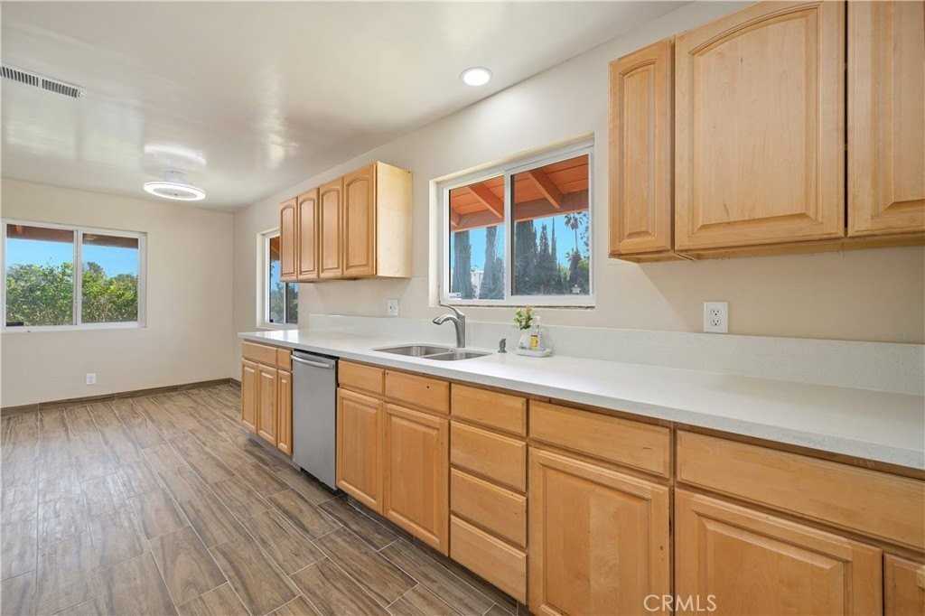 11760 Lasselle St - Photo 4 of 41